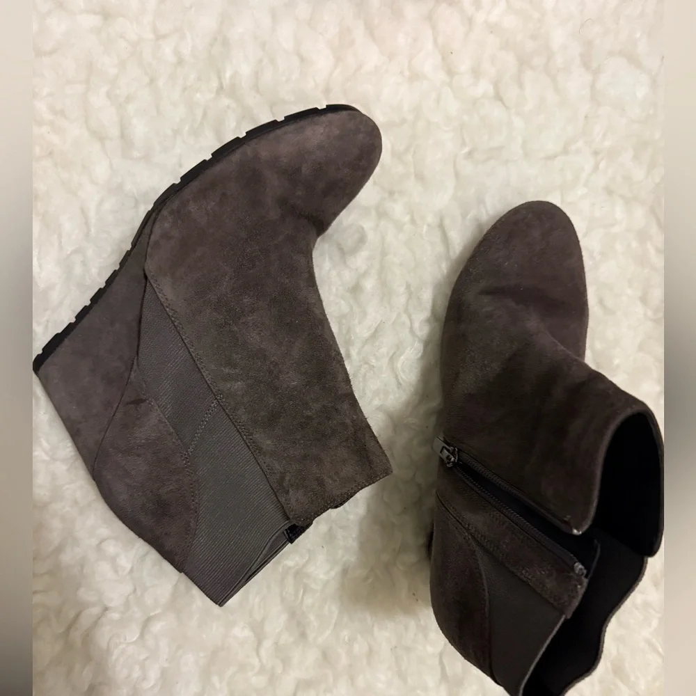 Clarks Rosepoint Bell Side Zip Wedge Ankle Bootie Brown Suede